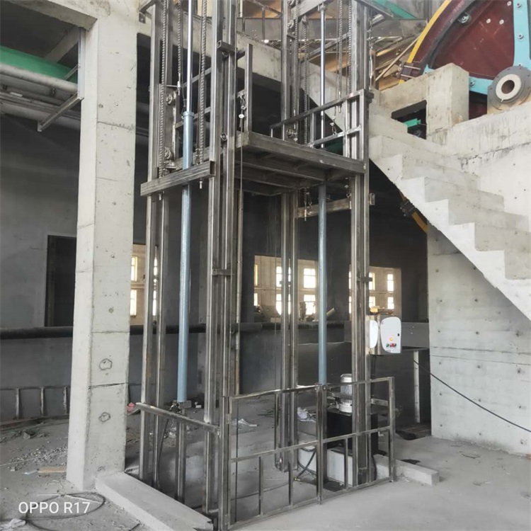 青岛莱西导轨式升降机厂家 液压升降货梯多少钱