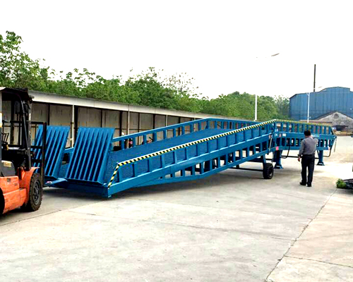 如何选择合适的移动式登车桥?